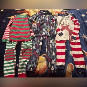 *3* pairs Hanna Andersson holiday pajamas